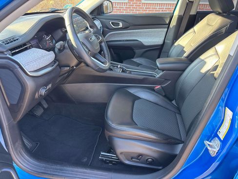 Used 2022 Jeep Compass Latitude w/ Sun and Sound Group image 7