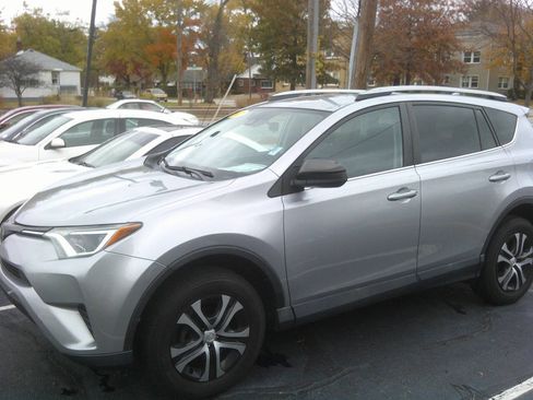 Used 2017 Toyota RAV4 LE image 3