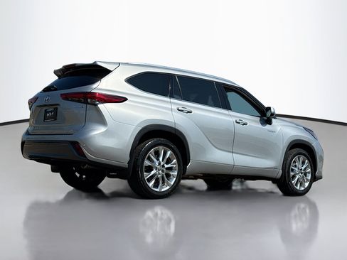 Used 2021 Toyota Highlander Limited AWD/4WD image 2