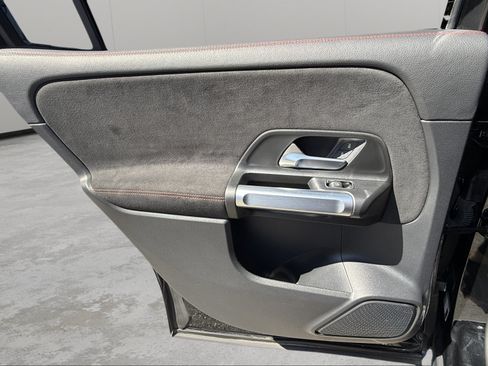 Used 2022 Mercedes-Benz GLB 250 4MATIC image 23