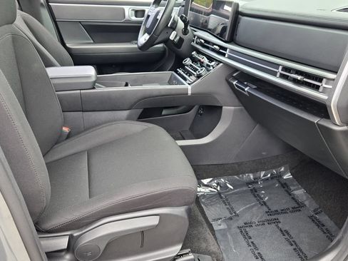 Used 2025 Hyundai Santa Fe SE FWD image 16