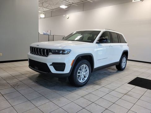 New 2026 Jeep Grand Cherokee Laredo X AWD/4WD image 2
