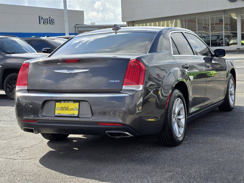 Used 2023 Chrysler 300 Touring image 4