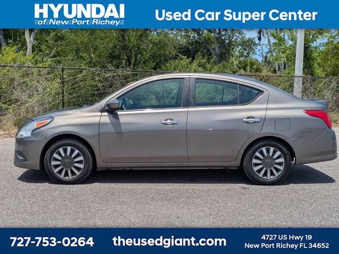 Used 2017 Nissan Versa SV FWD image 2