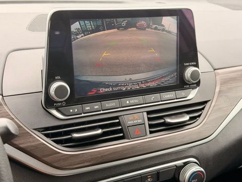Used 2025 Nissan Altima 2.5 SV FWD image 30