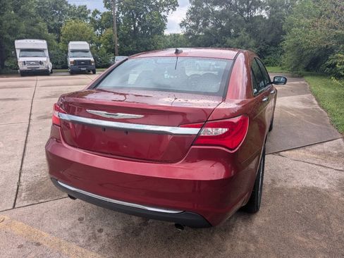 Used 2014 Chrysler 200 Limited FWD image 2