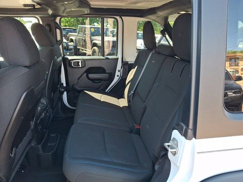Used 2024 Jeep Wrangler Unlimited Rubicon 4xe AWD/4WD image 9