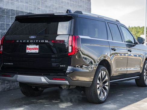 Used 2025 Ford Expedition Max Platinum w/ Driver's Package AWD/4WD image 6