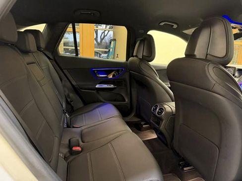 Used 2025 Mercedes-Benz GLC 300 image 19