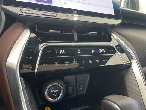 Used 2024 Toyota Venza Limited image 26