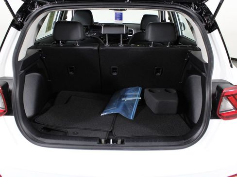 Certified 2024 Hyundai Venue Limited FWD image 18