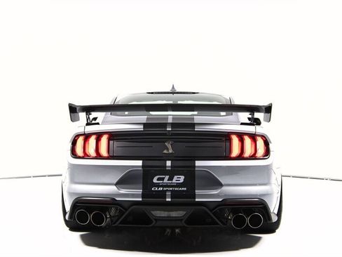 Used 2022 Ford Mustang Shelby GT500 w/ Carbon Fiber Track Pack RWD image 9