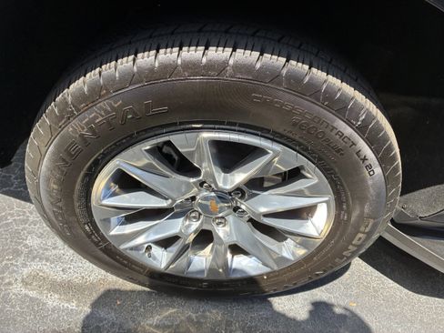 Used 2026 Chevrolet Suburban Premier image 9