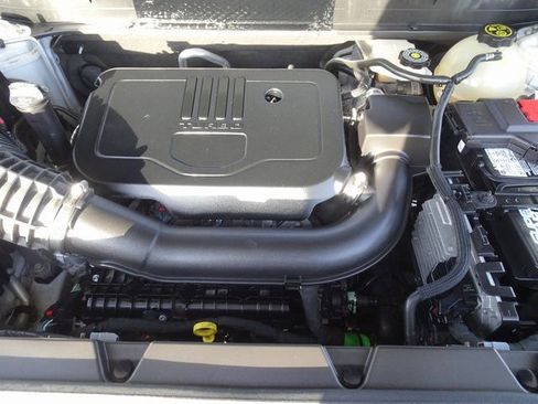 Used 2023 GMC Acadia SLE w/ Driver Convenience Package FWD image 13