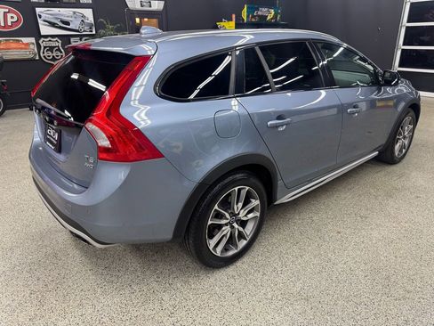 Used 2018 Volvo V60 T5 Cross Country w/ Convenience Package image 5