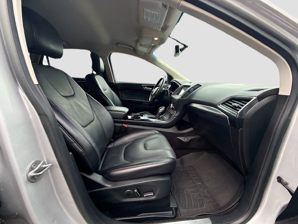 Used 2018 Ford Edge Titanium AWD/4WD image 29
