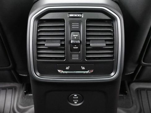 Certified 2026 Porsche Macan image 8