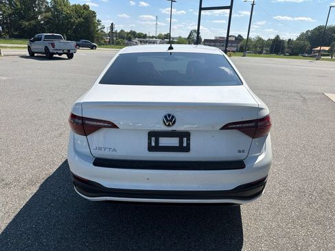 Used 2024 Volkswagen Jetta SE w/ Panoramic Sunroof Package FWD image 8