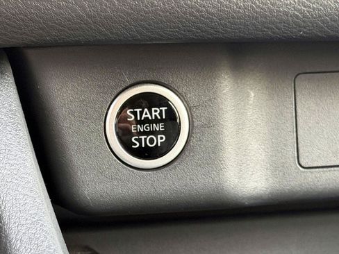 Used 2023 Nissan Rogue SV AWD/4WD image 30