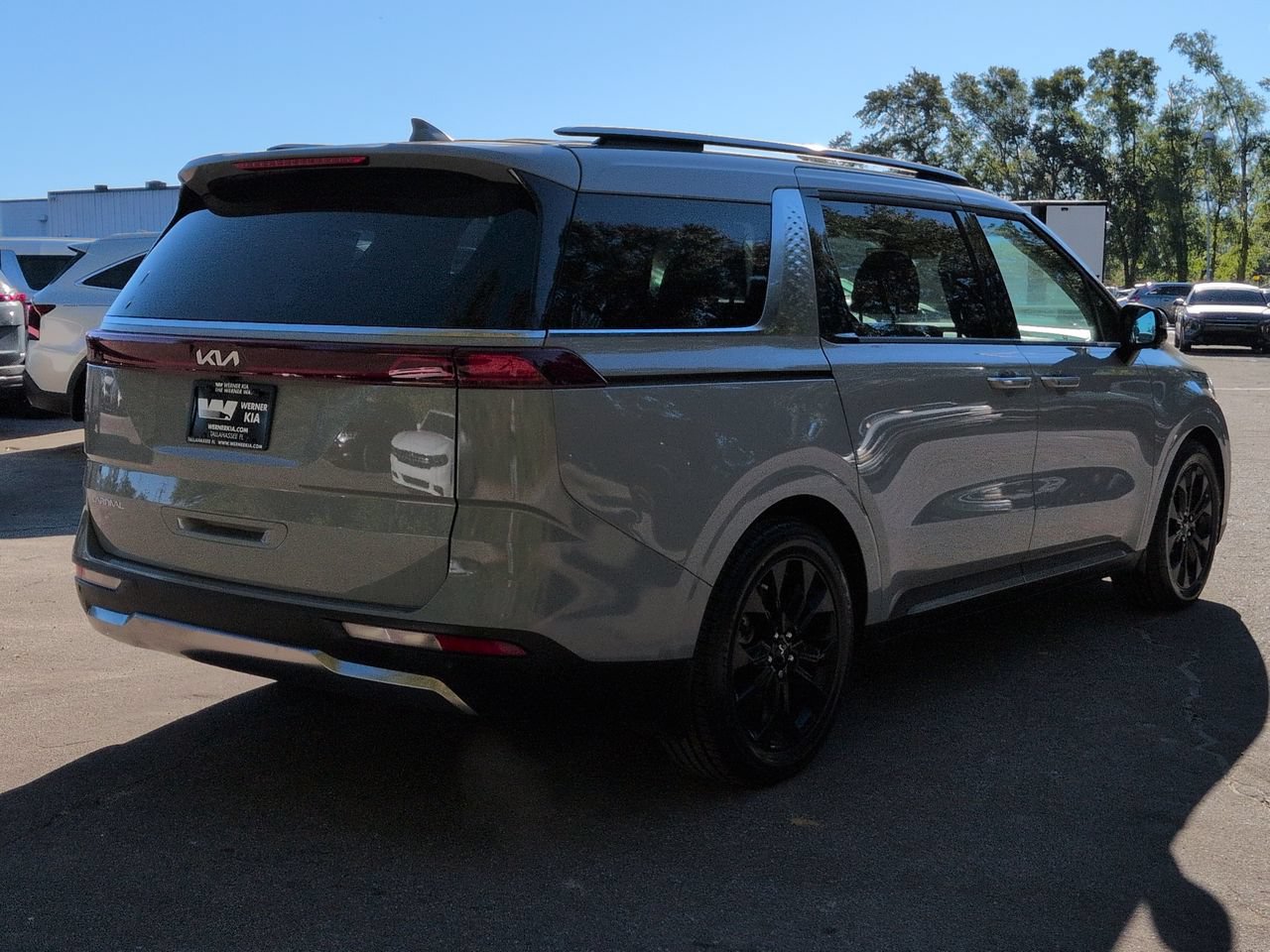 Used 2024 Kia Carnival SX Prestige FWD image 5