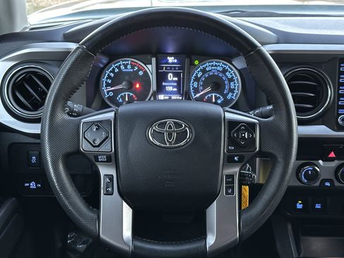 Used 2022 Toyota Tacoma SR5 w/ Trail Edition image 38