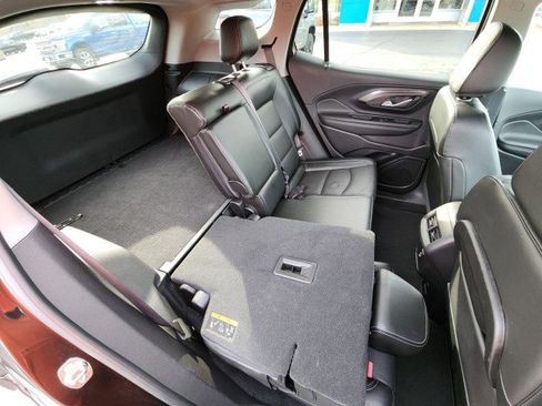 Used 2024 GMC Terrain SLT image 18