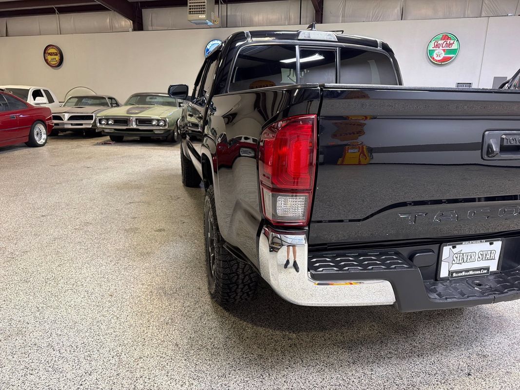 Used 2020 Toyota Tacoma SR5 RWD image 15