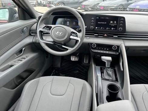 Used 2025 Hyundai Elantra Sport image 20