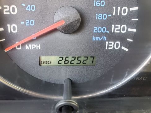 Used 2004 Toyota Land Cruiser AWD/4WD image 26