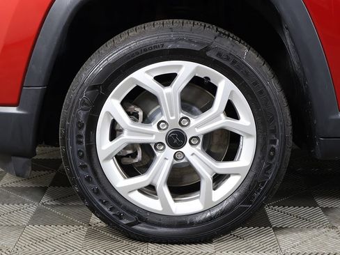 Used 2025 Jeep Compass Latitude AWD/4WD image 19