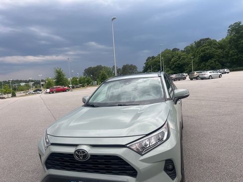 Used 2020 Toyota RAV4 XLE w/ Convenience Package AWD/4WD image 2