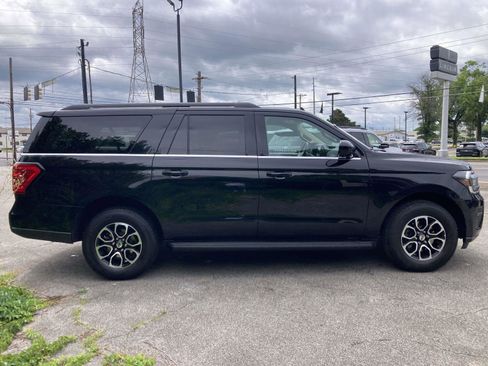 Used 2024 Ford Expedition Max XLT RWD image 2