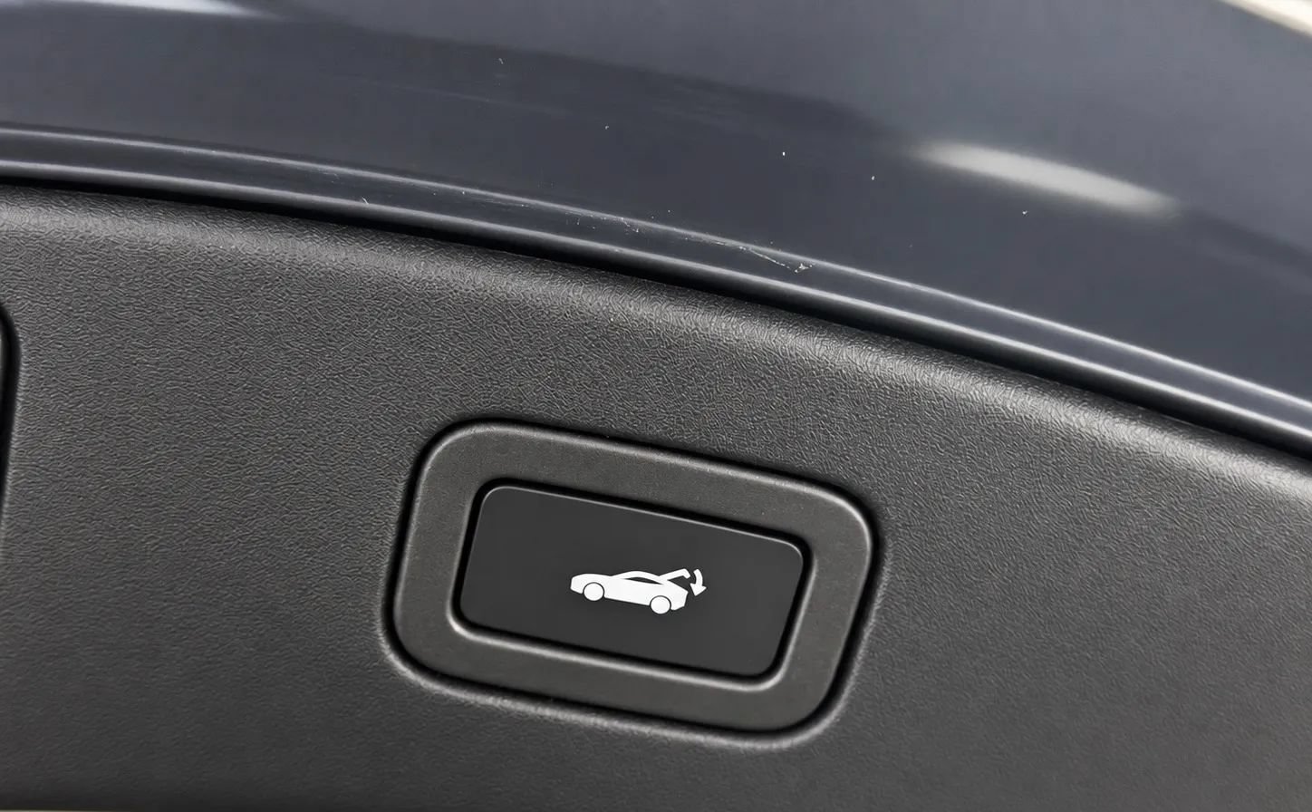 Used 2017 Jaguar F-TYPE R AWD/4WD image 16
