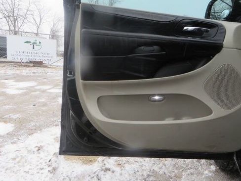 Used 2012 Dodge Grand Caravan SXT w/ Entertainment Group 1 image 34