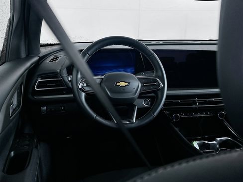 Used 2025 Chevrolet Traverse LT image 18