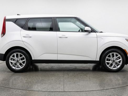 Used 2025 Kia Soul LX w/ LX Technology Package FWD image 11