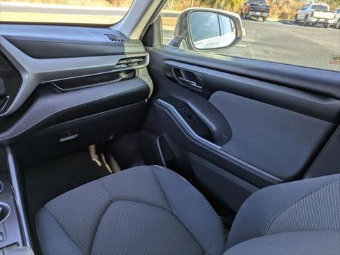 Certified 2020 Toyota Highlander L image 18