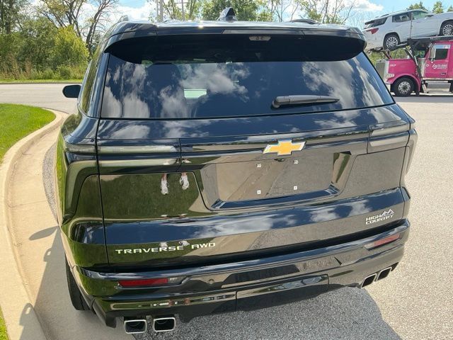 Used 2025 Chevrolet Traverse High Country w/ LPO, Floor Liner Package AWD/4WD image 10