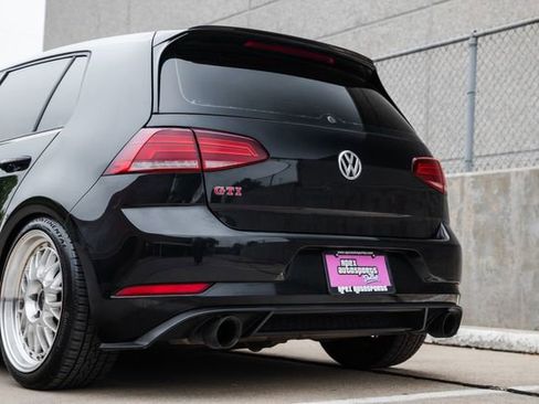 Used 2021 Volkswagen Golf S image 29