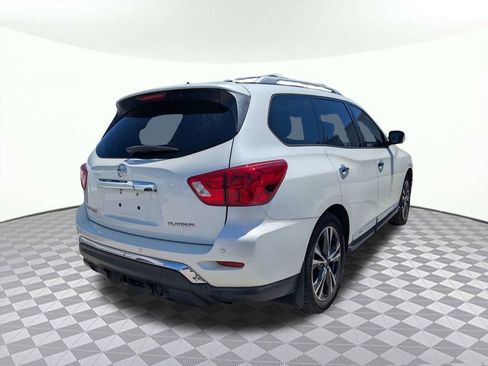 Used 2017 Nissan Pathfinder Platinum FWD image 3