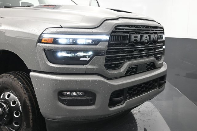 New 2026 RAM 3500 Laramie AWD/4WD image 34