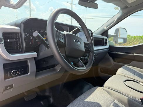 Used 2024 Ford F550 4x4 Regular Cab Super Duty image 13