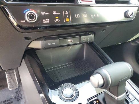 New 2025 Kia Niro SX Touring image 23