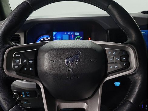 Used 2022 Ford Bronco Everglades image 17