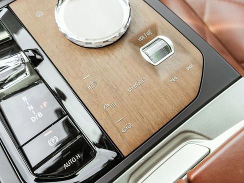 Used 2023 BMW iX xDrive50 w/ Premium Package image 26