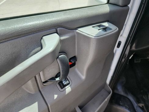Used 2016 Chevrolet Express 2500 RWD image 21