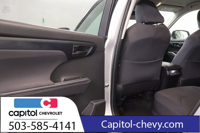 Used 2023 Toyota Highlander LE AWD/4WD image 30