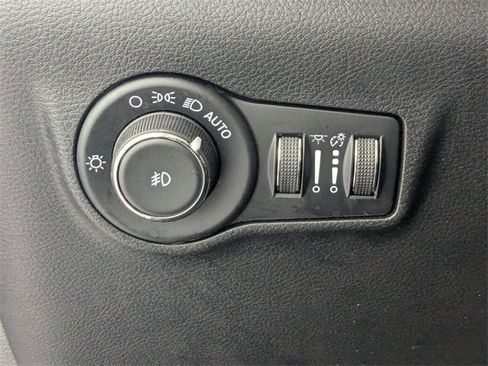 Certified 2023 Jeep Compass Altitude image 13
