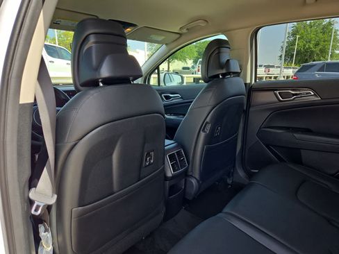 Used 2025 Kia Sportage EX FWD image 17