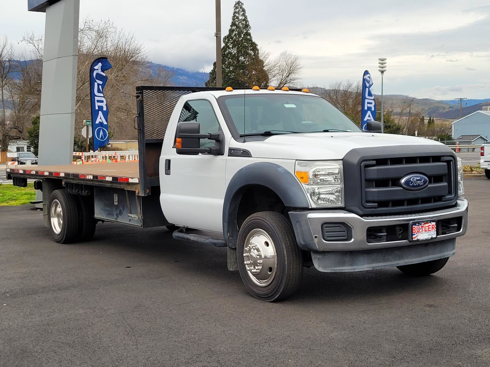 Used 2016 Ford F550 2WD Regular Cab Super Duty image 3